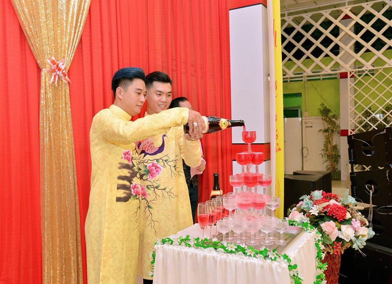 Đám cưới đồng tính nam, thể hiện tình yêu và sự bình đẳng