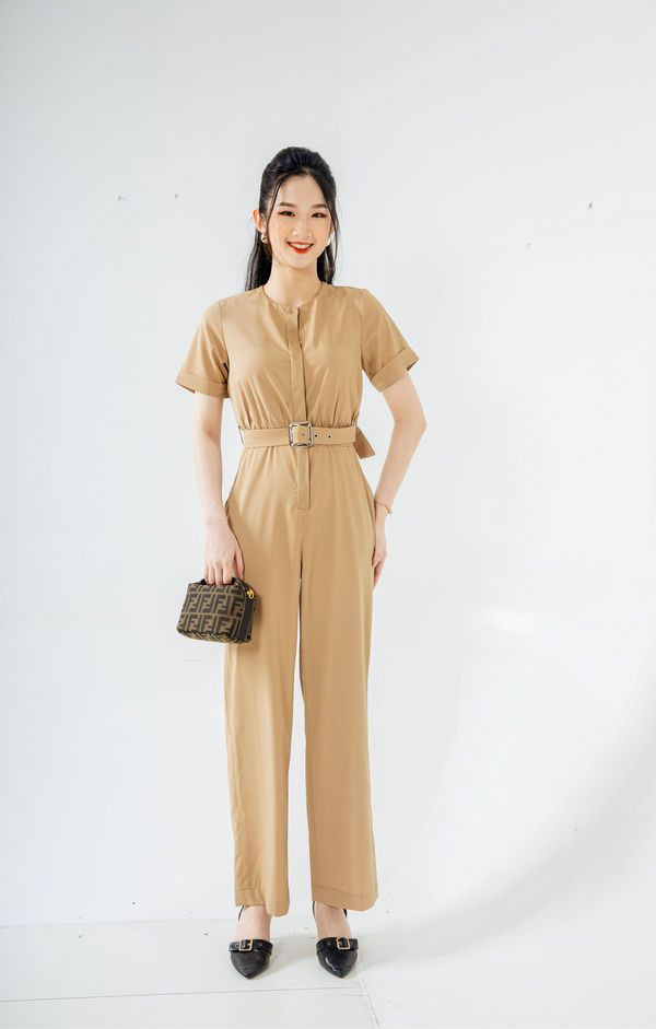 Jumpsuit là gì và tại sao nó lại được yêu thích đến vậy