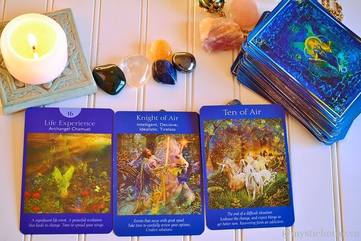 Bài Tarot và Oracle: So sánh cấu trúc và ý nghĩa