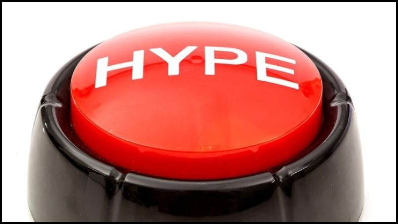 Hình ảnh minh họa một đồng tiền điện tử đang bay lên nhờ hiệu ứng hype