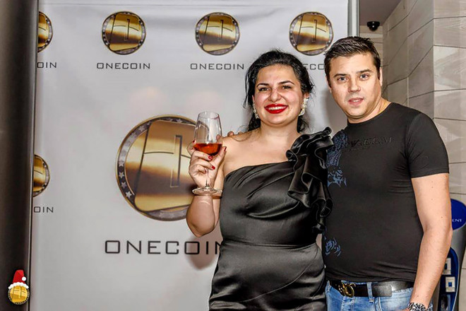 Karl Sebastian Greenwood và Ruja Ignatova, hai đồng sáng lập OneCoin, cấu kết thực hiện hành vi lừa đảo tiền điện tử quy mô lớn