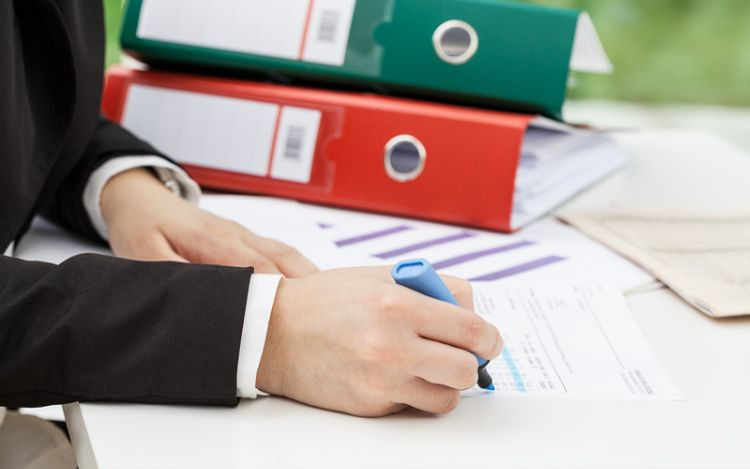 Thu thập dữ liệu lưu trữ là bước đầu tiên trong quy trình số hóa
