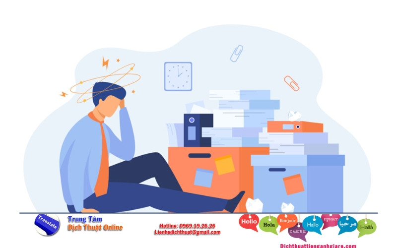 Con mèo đang ngủ ở góc đường